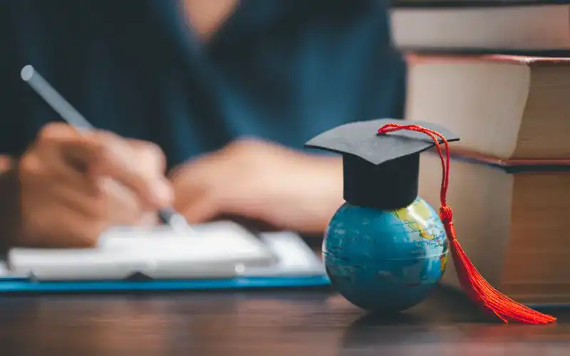 Becas internacionales para jóvenes chilenos: estudia gratis en el extranjero